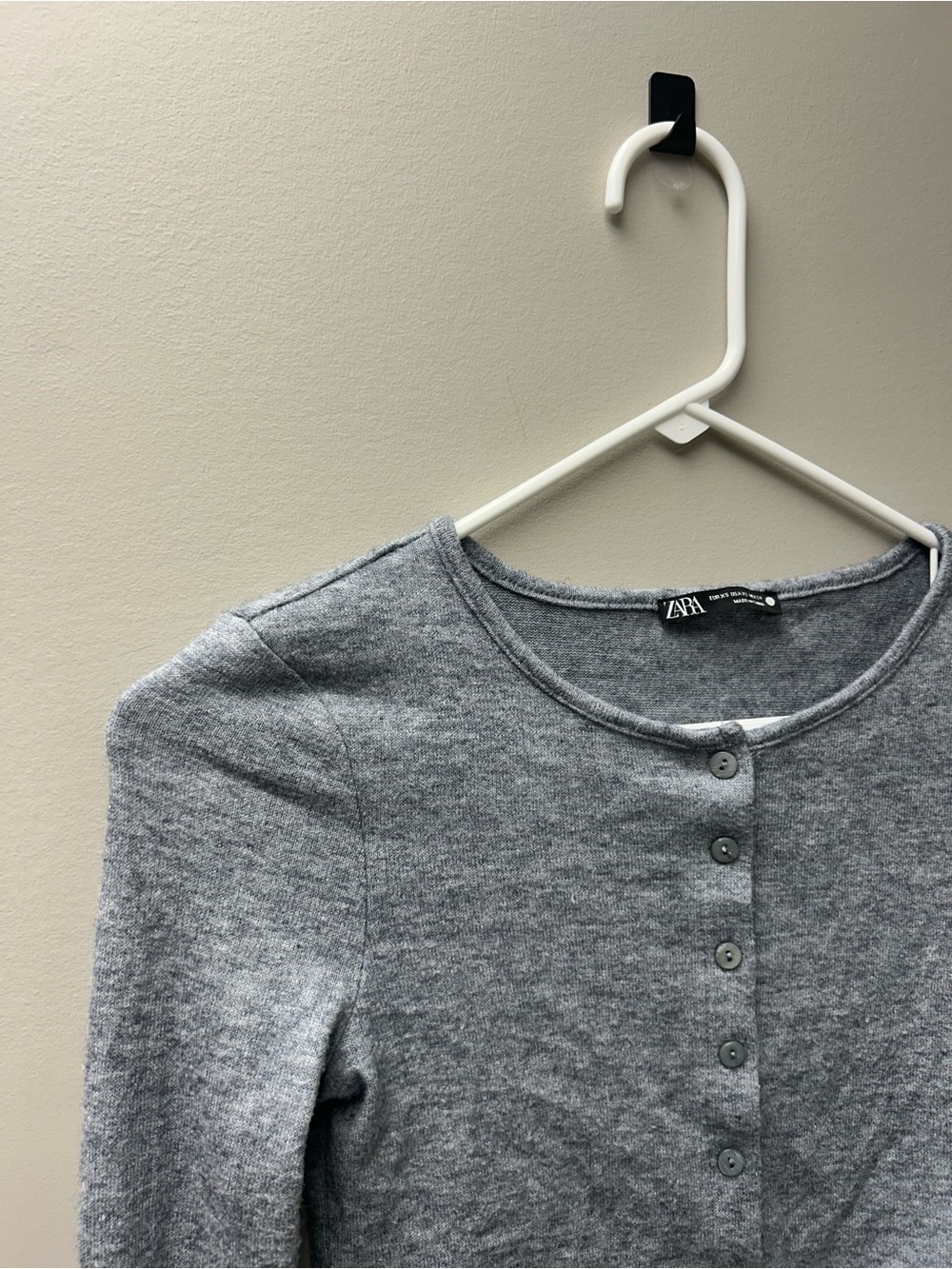 Zara Women’s Grey Button Down Cropped Long Sleeve Cardigan - Picture 2 of 5